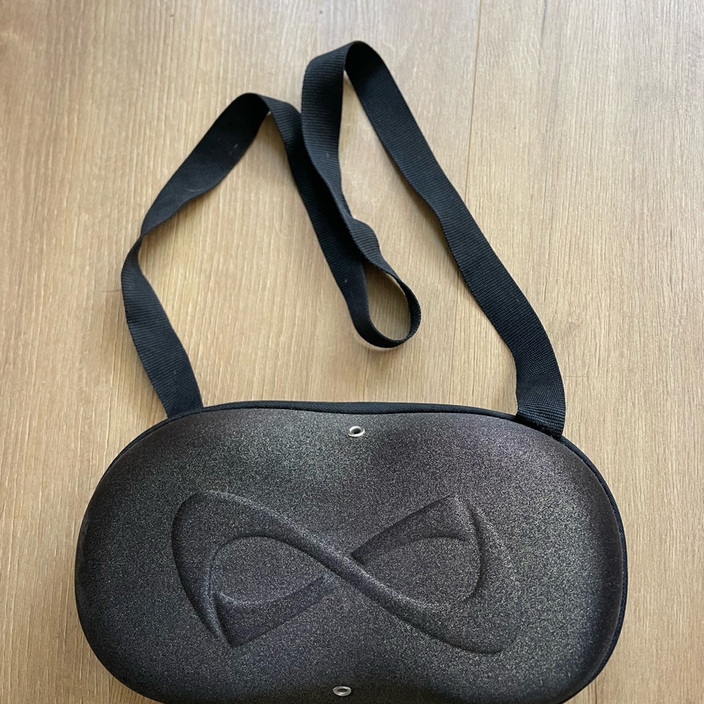 Nfinity Black Cheer Shoe Carrying holder Case with strap size 5